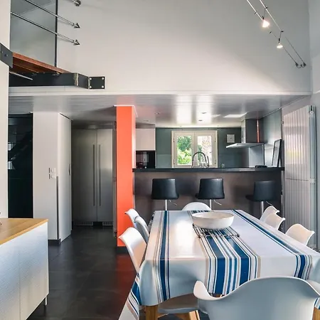 Contemporaine Proximite Et Centre 卡布勒通